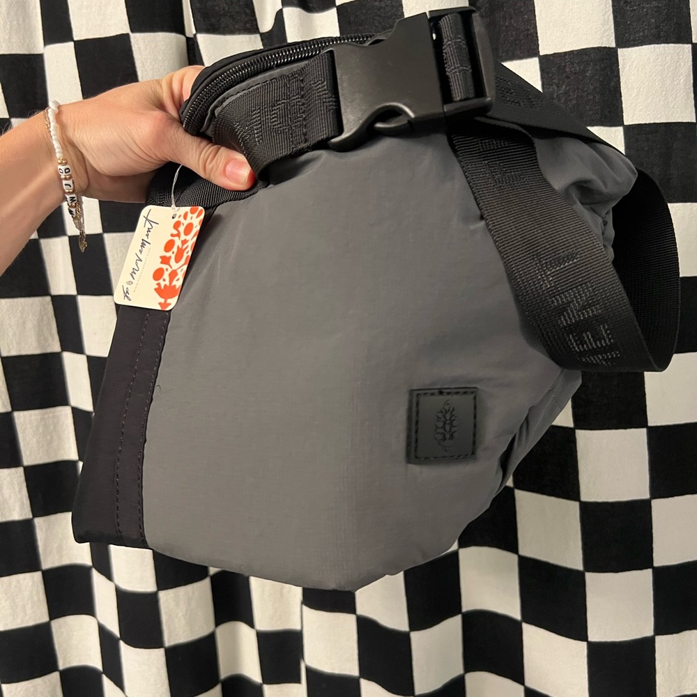 NWT Free People The Narrows Sling Bag - Picture 9 of 10